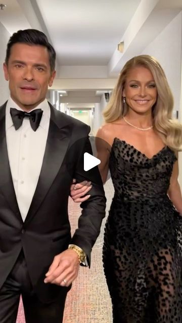 Kelly Ripa on Instagram: "There’s no business like show business…#Oscars" Kelly Ripa House, Kelly Ripa Style, No Business Like Show Business, Kelly Ripa, Fashion Icons, Gwyneth Paltrow, Tv, On Instagram, Instagram