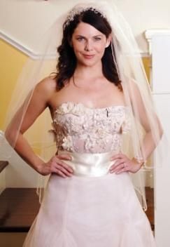 The vision of a perfect wedding dress, Gilmore Girls, great mix of materials and textures Worst Wedding Dress, Gilmore Girls Fashion, Girls Tv Series, Maggie Sottero Wedding Dresses, Lauren Graham, Lorelai Gilmore, Wedding Dresses Photos, 1940s Dresses, Perfect Wedding Dress