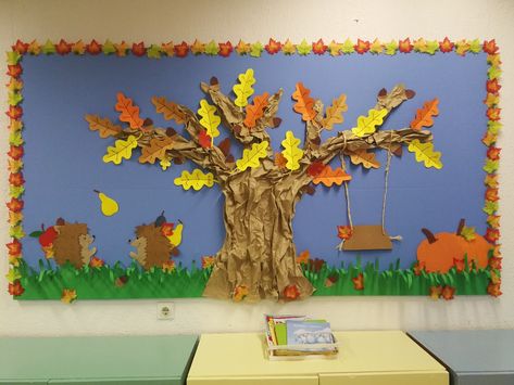 Autumn bulletin board 🍁🍂🌰 Autumn Wall Display Preschool, Autumn Display Boards, Kindergarten Decorations Wall, Autumn Bulletin Board, Toddler Bulletin Boards, Christmas Song Trivia, Bulletin Board Tree, Autumn School, Fall Bulletin Boards