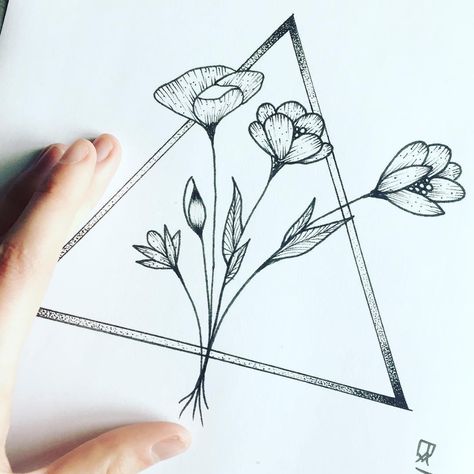 triangle and flowers Geometry Drawing, Triangle Drawing, Flowers Mandala, Flower Print Pattern, Illustration Flower, Pen Tattoo, Triangle Tattoos, Bouquet Inspiration, Drawing Flowers