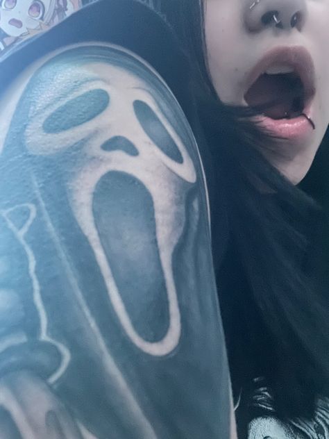 Scream Tattoo Ghostface, Ghostface Tattoo Design, Ghost Face Tattoo, Ghostface Tattoo, Scream Tattoo, Inner Lip Tattoo, Chucky Tattoo, Ruin My Life, Emo Tattoos