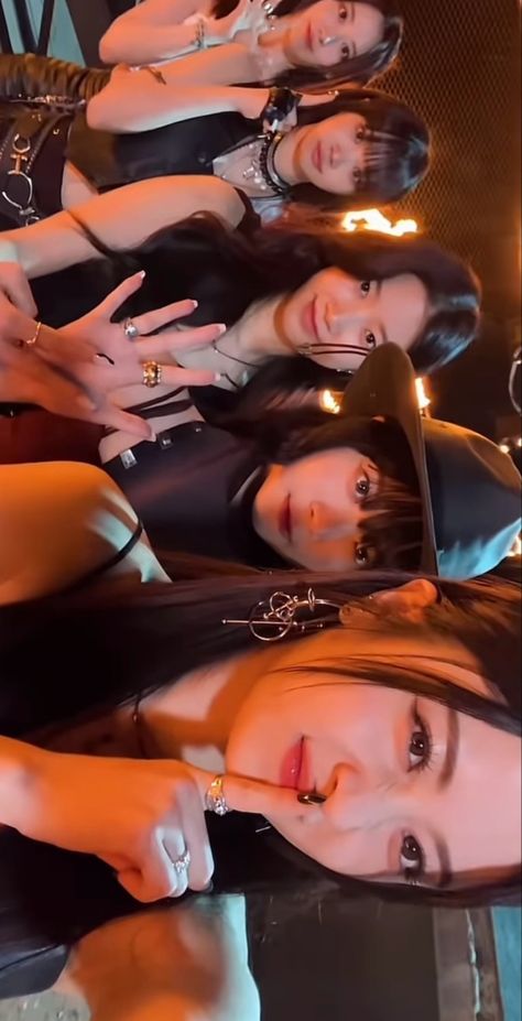 le sserafim unforgiven mv trailer behind the scenes wallpaper ot5 group photo pretty aesthetic yunjin chaewon eunchae sakura kazuha cute Le Sserafim Unforgiven Mv, Yunjin Chaewon Eunchae, Le Sserafim Unforgiven, Scene Wallpaper, Pg Fancam, Bow Wallpaper, Pretty Aesthetic, Indie Pop Music, Group Photo