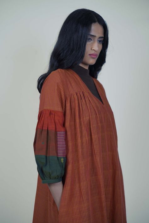 Shalini James' MANTRA. For well-fitted clothes in Indian handloom and hand-crafted textiles, look no further. Patchwork Kurti, Fitted Clothes, Kurti Ideas, Accounting Principles, Indian Handloom, Indian Kurti, Kurta Cotton, Basic Jeans, Simple Frocks