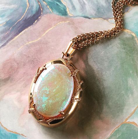 MONICA RICH KOSANN on Instagram: “They say that opals find their true owner. I’ve seen it happen! A woman puts the opal on and the stone says “ I belong to you” it just…” Moonstone Locket, Opal Locket, I Belong To You, Monica Rich Kosann, You Belong With Me, Roman Glass, Fancy Jewellery, Locket Necklace, Crystal Jewelry