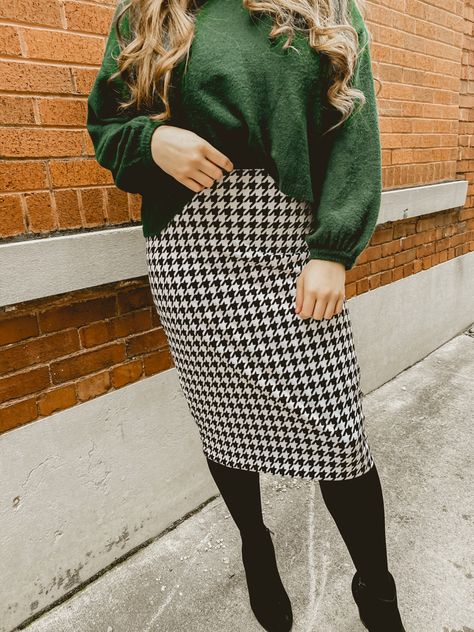 Hounds Tooth Skirt Outfit Winter, Houndstooth Skirt Outfit Winter, Plaid Pencil Skirt Outfit Winter, Houndstooth Pencil Skirt Outfit, Midi Pencil Skirt Outfit Winter, Wool Pencil Skirt Outfit, Long Skirt Autumn Outfit, Plaid Pencil Skirt Outfit, Houndstooth Skirt Outfit