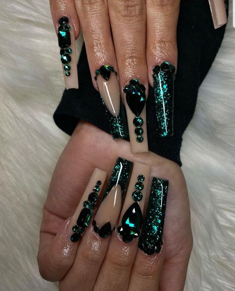 Quince Nails Short Green, Acrylic Nails With Crystals, Green Glitter Acrylic Nails, Emerald Green Nails With Rhinestones, Emerald Green Prom Nails, Nails With Crystals, Nails With Green, Glitter Acrylic Nails, Quince Themes