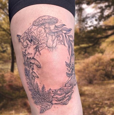 Knee Frog Tattoo, Frog Tattoo Knee, Fairy Ring Around Knee Tattoo, Fairy Circle Tattoo Knee, Circle Knee Tattoo, Fairy Ring Knee Tattoo, Witchy Knee Tattoo, Botanical Knee Tattoo, Nature Knee Tattoo