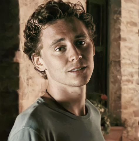 Young Tom Hiddleston, Red Lollipop, Tom Hiddleston Funny, Thomas William Hiddleston, Lifelong Friends, College Town, Tommy Boy, Loki Marvel, Marvel Actors