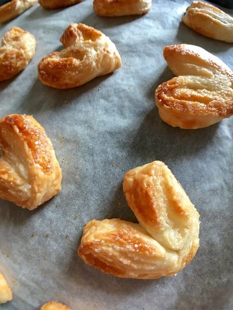 Puff Pastry Hearts Cream Puff Swans Recipe, Cinnamon Puff Pastry, Puff Pastry Hearts, Pastry Hearts, Cinnamon Pastry, Pastry Puff, Cinnamon Hearts, Puff Pastry Desserts, Italian Recipe