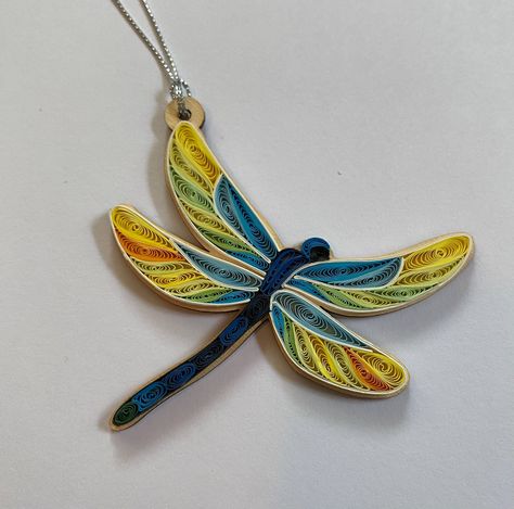 Dragonfly Quilling, Quilled Hummingbird, Quill Art, Quilling Butterfly, Quilling Animals, Turtle Ornament, Paper Jewellery, Dragonfly Ornament, Paper Quilling Jewelry