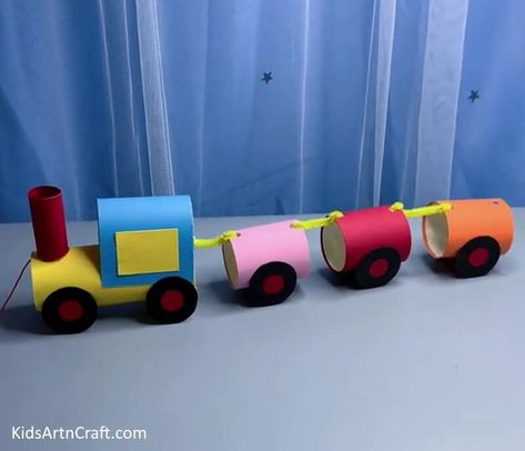 How to Make Handmade Paper Toy Train for Kids Check more at https://www.kidsartncraft.com/handmade-paper-toy-train/ Cars Arts And Crafts For Kids, Train Craft For Preschool, Train Projects For Preschool, Paper Train Craft, Train Art And Craft, Train Crafts For Kids, Train Crafts Preschool, Transport Craft, Toy Trains For Kids