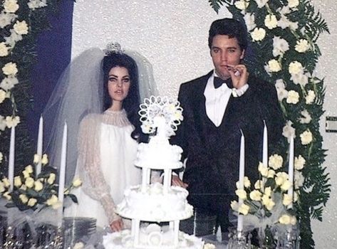 Priscilla Presley Wedding, Old Hollywood Aesthetic, Elvis Wedding, Elvis And Me, Celebrity Wedding Photos, Stone Forest, Alena Shishkova, Wedding Movies, Elvis And Priscilla