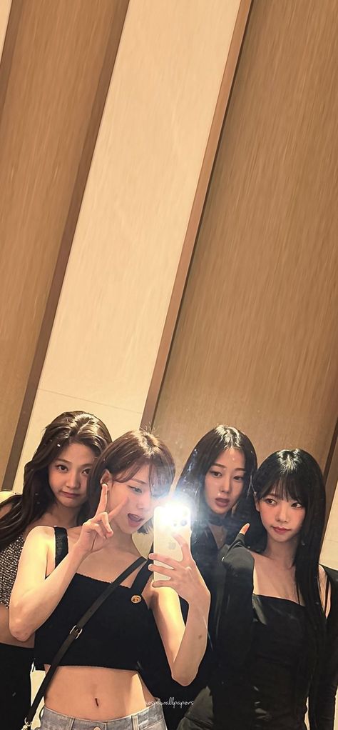 Aespa Group Photo Wallpaper, Aespa Ot4 Wallpaper, Aespa Wallpaper Desktop, Aespa Wallpaper Ot4, Wallpaper Iphone Kpop, Aespa Lockscreen, Aespa Wallpaper, Kpop Iphone Wallpaper, Funny Horror