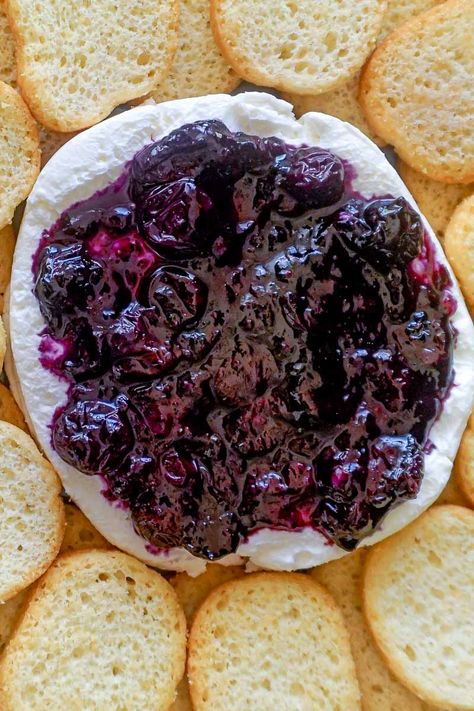 Blueberry balsamic cream cheese dip full of sweet and tangy flavors with a hint of rosemary and balsamic, served with crackers or some bruschettini. Blueberry Balsamic, Cream Cheese Appetizer, Cream Cheese Dip, Blueberry Cream Cheese, Cream Cheese Dips, Appetizers Easy Finger Food, Charcuterie Inspiration, Dip Recipes Easy, Cream Cheese Spreads