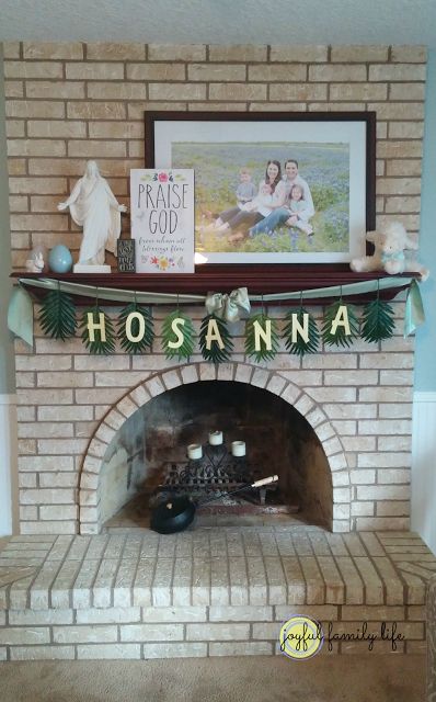 How to make a Hosanna Easter Banner with palm leaves, from the Joyful Family Life blog Resurrection Decorations, Palm Garland, Christian Easter Decor Ideas, Resurrection Decor, Old Enough To Understand, The Story Of Easter, Homemade Easter Decorations, Judeo Christian, Easter Mantel