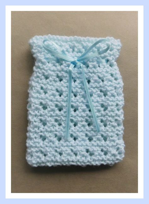 One of my facebook group members asked for a pattern for a knitted little special treasure gift bag.        I made this in a pale aqua yarn... Crochet Baby Bag, Knitting Bag Pattern, Knitting For Charity, Treasure Gift, Pale Aqua, Cash Loans, Quick Knits, Lavender Bags, Knitting Gift