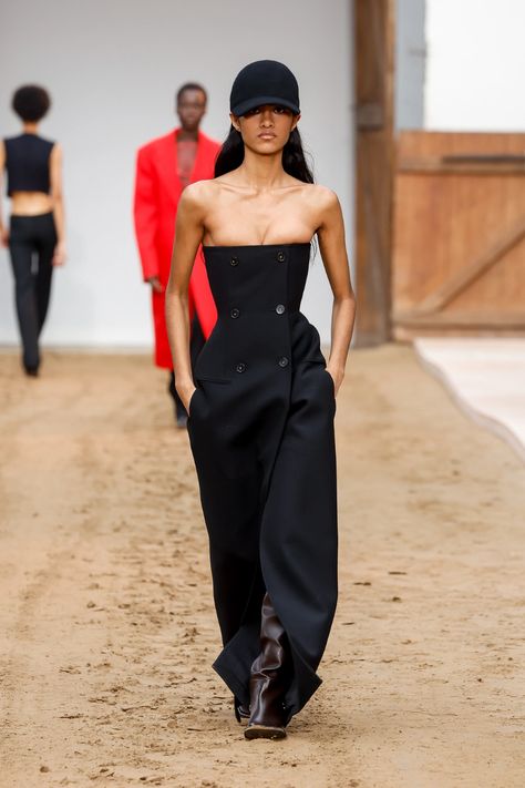 2023 Designer Dresses, Button Up Under Dress, Stella Mccartney Fashion, Runway Clothing, Runway 2023, Savile Row Tailoring, Fashion Week Style, Tailored Dresses, Designer Ready To Wear