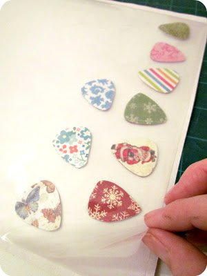 FaveCrafts - 1000s of Free Craft Projects, Patterns, and More Guitar Picks Crafts, Guitar Picks Diy, Cool Guitar Picks, Guitar Crafts, Guitar Pick Jewelry, Frugal Wedding, Guitar Lessons Songs, Diy Guitar, Guitar Diy