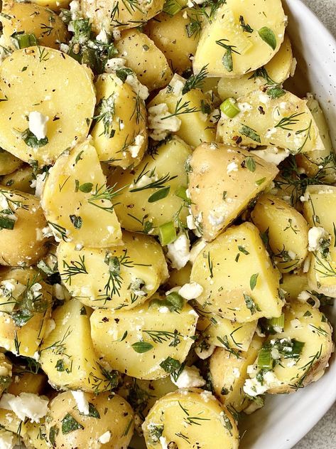 bowl of potatoes, potato chunks, dill, feta cheese crumbles Greek Veggies, Greek Potato Salad, Delish Dinners, Loaded Potatoes, Potato Salad Dill, Potatoe Recipes, Potatoe Salad, Potato Salads, Recipe Potato