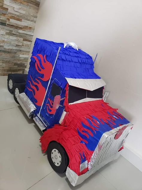 Créditos a quien corresponda Transformers Pinata, Car Pinata, Cowboy Invitations Birthday, Transformers Birthday Parties, Cowboy Invitations, Transformers Birthday, Transformer Party, 50th Birthday Party Decorations, Transformer Birthday