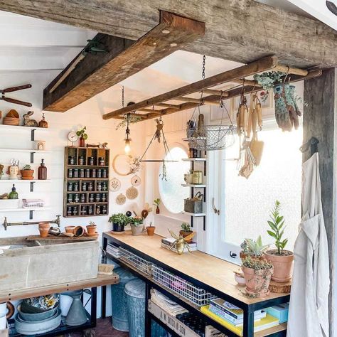 Pallet Shed Ideas, Diy Pallet Shed, Shed Storage Ideas, Garden Shed Interiors, Storage And Organization Ideas, Rustic Shed, Shed Makeover, Storage Shed Organization, Art Shed