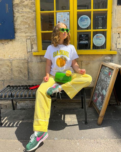 Daisy Austin | Everything sunny, summery, colourful and fruity 🍋🍑 #dopaminestyle #colourfulsummer #stylingcolour #summeroutfit | Instagram Styling Nike Cortez Women, Green Nike Shoes Outfit, Cortez Nike Outfit, Nike Cortez Outfit Woman, Bright Colour Outfit, Nike Cortez Green, Green Sneakers Outfit, Colorful Outfits Spring, Sneakers Fashion Nike