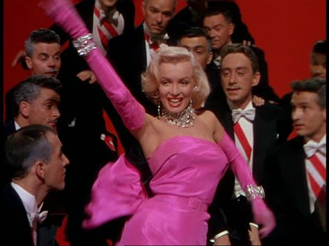 gentleman prefer blondes | Gentlemen Prefer Blondes dance sequence Marilyn Monroe Diamonds, Klasik Hollywood, Marilyn Monroe Movies, Marilyn Monroe Fotos, Paula Patton, Jane Russell, Mia Farrow, Hollywood Undead, Gentlemen Prefer Blondes