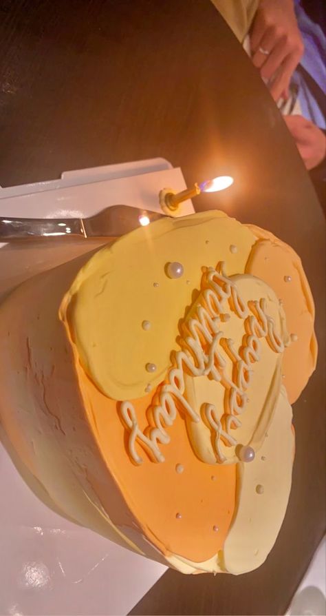 Orange Cakes Aesthetic, Orange Mini Cake, Orange Birthday Cake Aesthetic, Orange Birthday Aesthetic, Orange Bday Theme, Orange Cakes Birthday, Birthday Cake Aesthetic Yellow, Orange Bday Cake, Leo Birthday Cake Aesthetic