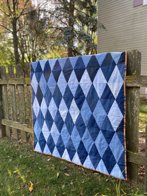 Blue Jean Quilt Jean Quilt Ideas, Denim Rag Quilt, Denim Quilt Patterns, Denim Blanket, Återvinna Jeans, Blue Jean Quilts, Jean Quilt, Denim Crafts Diy, Quilt Modernen