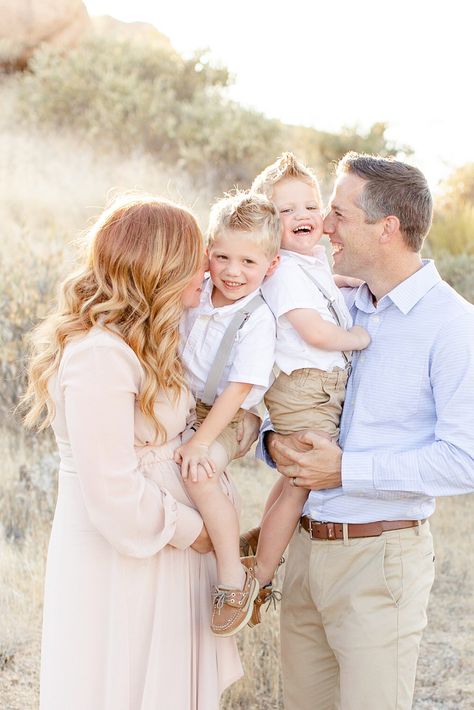 Utah State Capitol, Family Maternity Photos, Family Picture Poses, Utah State, Family Picture Outfits, Kids Photoshoot, Family Photo Outfits, Picture Outfits, Family Posing