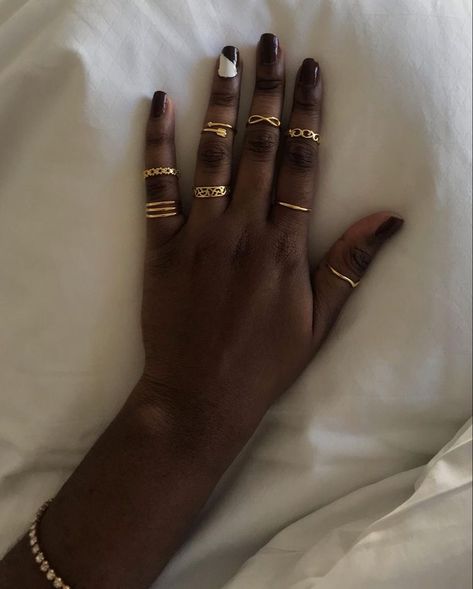 White Brown Nails, Black And Gold Aesthetic, Dope Jewelry Accessories, Skin Hand, Real Gold Jewelry, Brown Jewelry, Gold Aesthetic, Golden Jewelry, Girl Jewelry