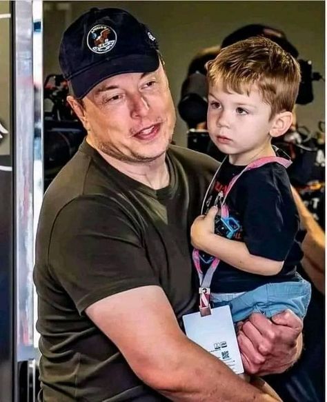 Elon Musk Sons, Elon Musk Family, University Of Pretoria, Elon Reeve Musk, Office Technology, Best Friend Soul Mate, Maye Musk, Technology Magazine, Elon Musk Quotes