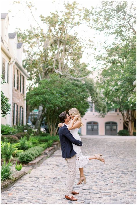 Outdoor Photoshoot Inspiration, Rainbow Row Charleston, Charleston Engagement Photos, Save The Date Pictures, Charleston Engagement, Rainbow Row, Downtown Charleston, Engagement Inspo, Winter Engagement Photos