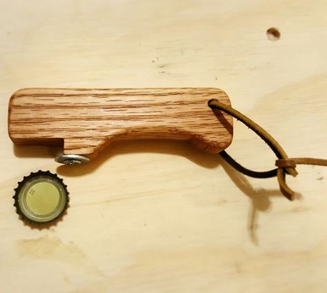 Bottle Openers Diy, Bottle Opener Diy, Diy Bottle Opener, Rustic Kitchens, Beer Wood, Woodworking Box, Easy Wood, Woodworking Table, Diy Holz