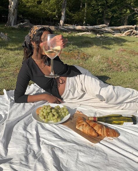 Picnic Photo Shoot, Picnic Pictures, Ideas Picnic, Picnic Photography, Cute Picnic, Picnic Inspiration, Instagram Baddie, Picnic Ideas, Black Femininity