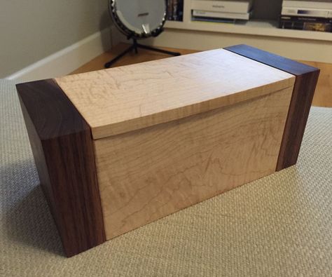 Secret Compartment Box Secret Compartment Box, Secret Compartment Furniture, Dresser Valet, Jewelry Box Plans, Stair Ideas, Dt Projects, Woodworking Organization, Boxes Diy, Woodworking Chair