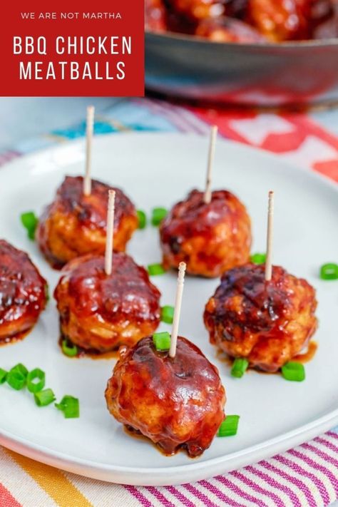 These BBQ Chicken Meatballs make the perfect party appetizer, but are also delicious when served as a main course! | wearenotmartha.com #bbqchicken #chickenmeatballs #partymeatballs #partyfood #partyappetizers Bbq Chicken Meatballs, Party Food Meatballs, Easy Party Appetizers, Chicken Meatballs Recipe, Meatball Appetizer Recipe, Summer Appetizers Easy, Low Calorie Chicken, Bbq Sauce Chicken, Bbq Meatballs