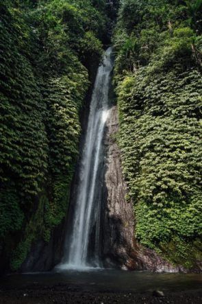 Visiting La Fortuna Waterfall in Costa Rica - The Solivagant Soul Bali Waterfalls, Idaho Travel, Voyage Bali, Water Life, Colon Cleanse, Padang, Beautiful Waterfalls, Beautiful Country, Lucky Girl