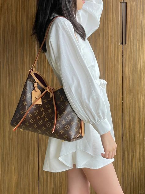 Lv Carryall, Trad Goth Dress, Louis Vuitton Carryall, Everyday Bag Essentials, Indie Dresses, Louis Vuitton Shop, City Bag, Fashion Photography Editorial, Canvas Handbags