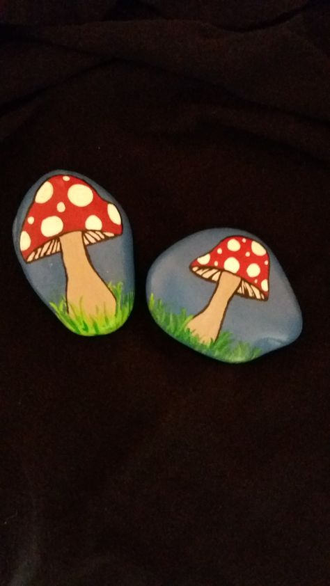 Mushroom painted rocks by Ellen Mushroom Rock Art, Painted Rocks Aesthetic, Rock Painting Ideas Aesthetic Indie, Things To Paint On Rocks Aesthetic, Rock Painting Mushrooms, Small Mushroom Painting Easy, Aesthetic Rock Painting, Aesthetic Painted Rocks, Mushroom Rock Painting Ideas