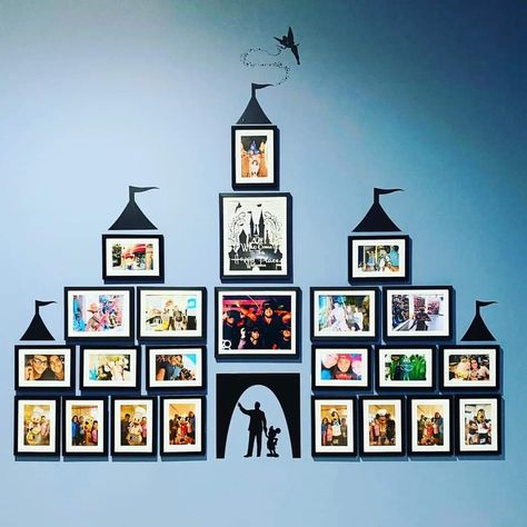 Disney Basement, Casa Disney, Mickey Mouse House, Disney Wall Decor, Disney House, Deco Disney, Disney Bedrooms, Disney Room Decor, Disney Rooms