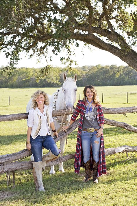 Boho Glam Home, Round Top Texas, Nothing To See Here, Classic Rock And Roll, Hippie Style Clothing, Glam Style, Pirate Costume, White Horses, The Fence