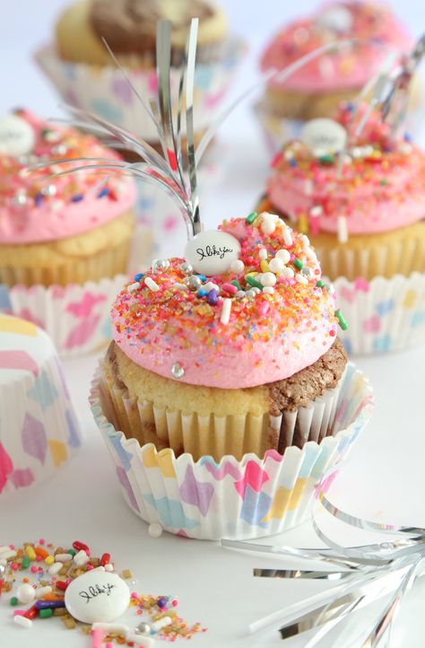 Neapolitan Marbled Cupcakes Neapolitan Cupcakes, Marble Cupcakes, Cupcake Sprinkles, Strawberry Icing, Savory Cakes, Yellow Cake Recipe, Cupcakes Recipe, Savoury Cake, Cupcake Recipes