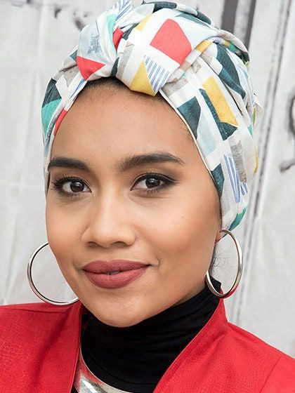 12 Ways to Wear a Head Scarf | Allure Wear A Head Scarf, How To Wear Bandana, Head Scarf Tutorial, Inspo Poses, Turban Tutorial, Head Scarfs, Headwrap Tutorial, Hair Wrap Scarf, Scarf Tutorial