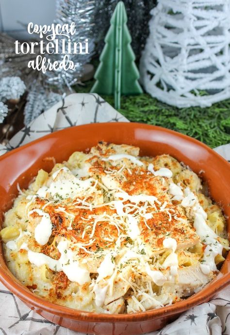 Chicken Tortellini Alfredo, Baked Tortellini Alfredo, Garden Oven, Baked Tortellini, Tortellini Alfredo, Olive Garden Chicken, Copycat Olive Garden, Olive Garden Recipes, Tortellini Bake