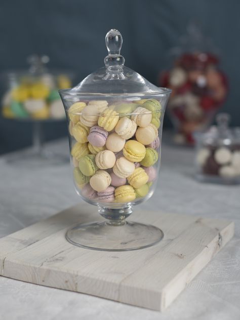 Bonbon Jar filled with pretty pastel Mini Macarons. Photographed by Matthew Butterfield. Premium Handmade French Macarons in London- www.ganache-macaron.co.uk Spring Macarons, Sea Snacks, Ganache Macaron, Mini Macarons, Pastel Macarons, Makanan Cepat Saji, Black Dessert, Macarons Macaroons, Pastel Mini