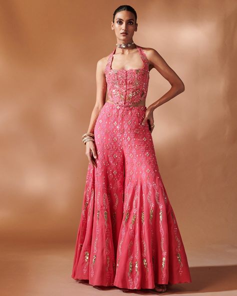 Simple Wedding Dresses Indian Sisters, Corset Traditional Dress, Mehendi Guest Outfit, Pink Indo Western Dresses, Lehenga With Sneakers, Indo Western Sharara Outfit, Indian Wedding Wear For Sister, Haldi Ceremony Outfit Indowestern, Indian Dresses Design