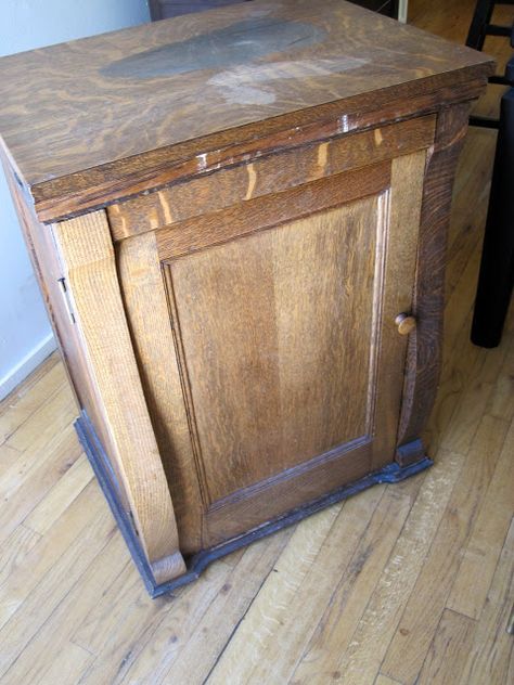 Sewing Cabinet Makeover, Old Sewing Cabinet, Machines Art, Singer Sewing Machines, Sewing Machines Best, White Sewing Machine, Building Crafts, Sewing Machine Cabinet, Beginners Sewing