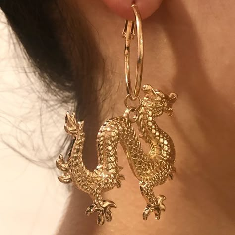 Hoop Earrings Outfit Baddie, Baddie Earrings, Earrings Baddie, Jewelry Baddie, Baddie Rings, Gold Hoop Earrings Outfit, Lock Charm Necklace, Dragon Earrings, Star Charm Necklace