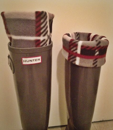 Diy Boot Socks, Fleece Scraps, Boot Leggings, Fleece Sewing, Fleece Sewing Projects, Cuffs Diy, Hunter Socks, Hunter Boot, Fleece Hats